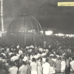 Crowd at 1960 Fair