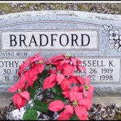 bradford-rusell-dorothy-tomb-village-cem.jpg